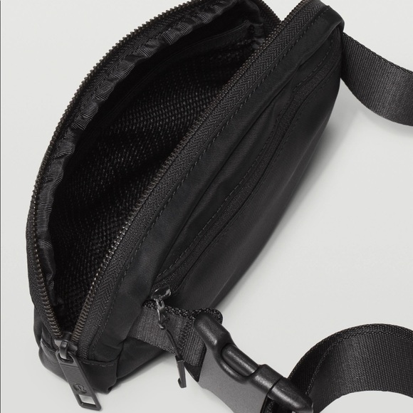 🍋NWT Lululemon Everywhere Belt Bag Black BLK Original Version - Picture 5 of 6